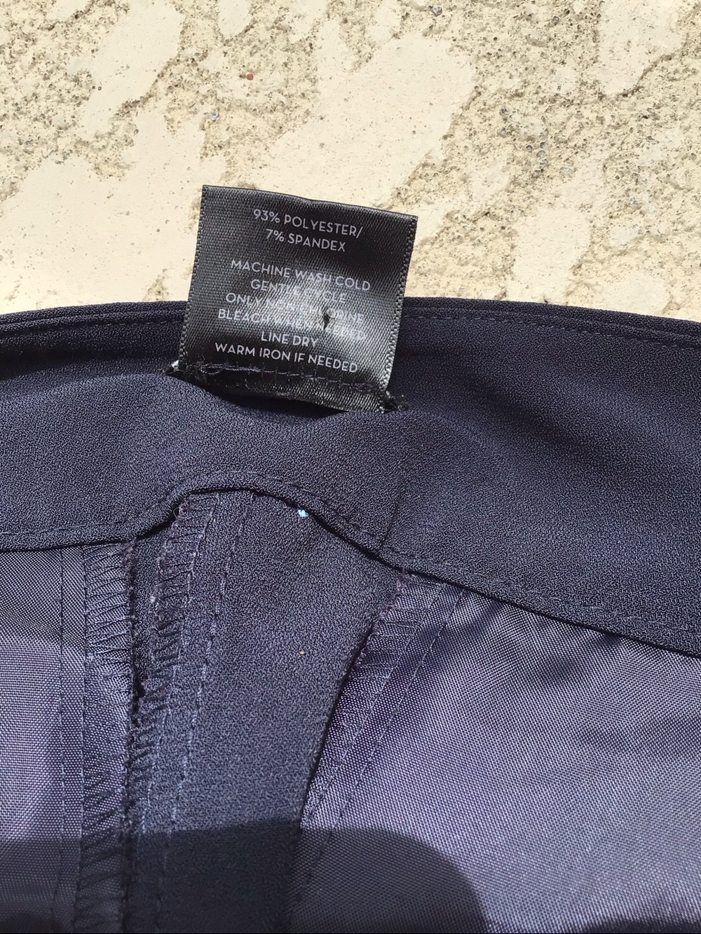 Ann Taylor navy blue pleated shorts size 4 - Picture 4 of 4